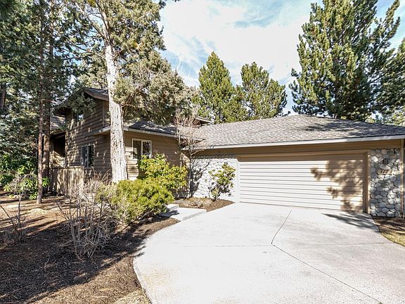 5th image of 3123 NW Clubhouse Dr