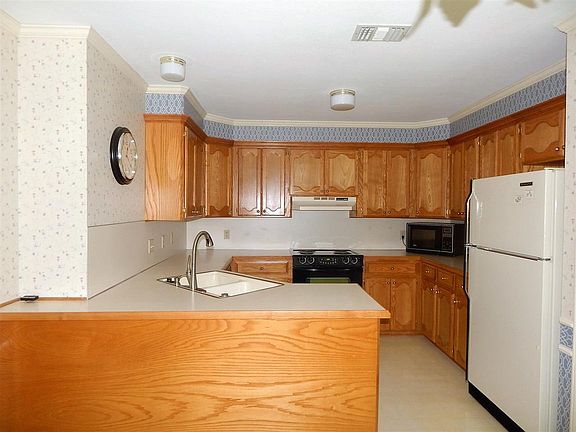 4th image of 92 Piney St