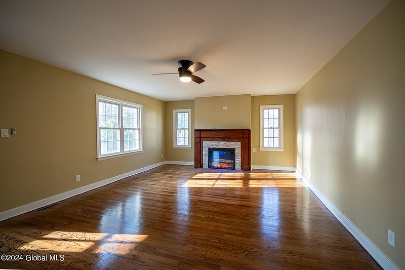 4th image of 74 Elsmere Avenue