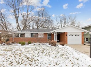 163 Willow Ln, Elk Grove Village, IL 60007