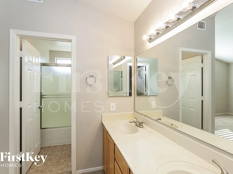 8735 W Sierra Vista Dr — Photo 9