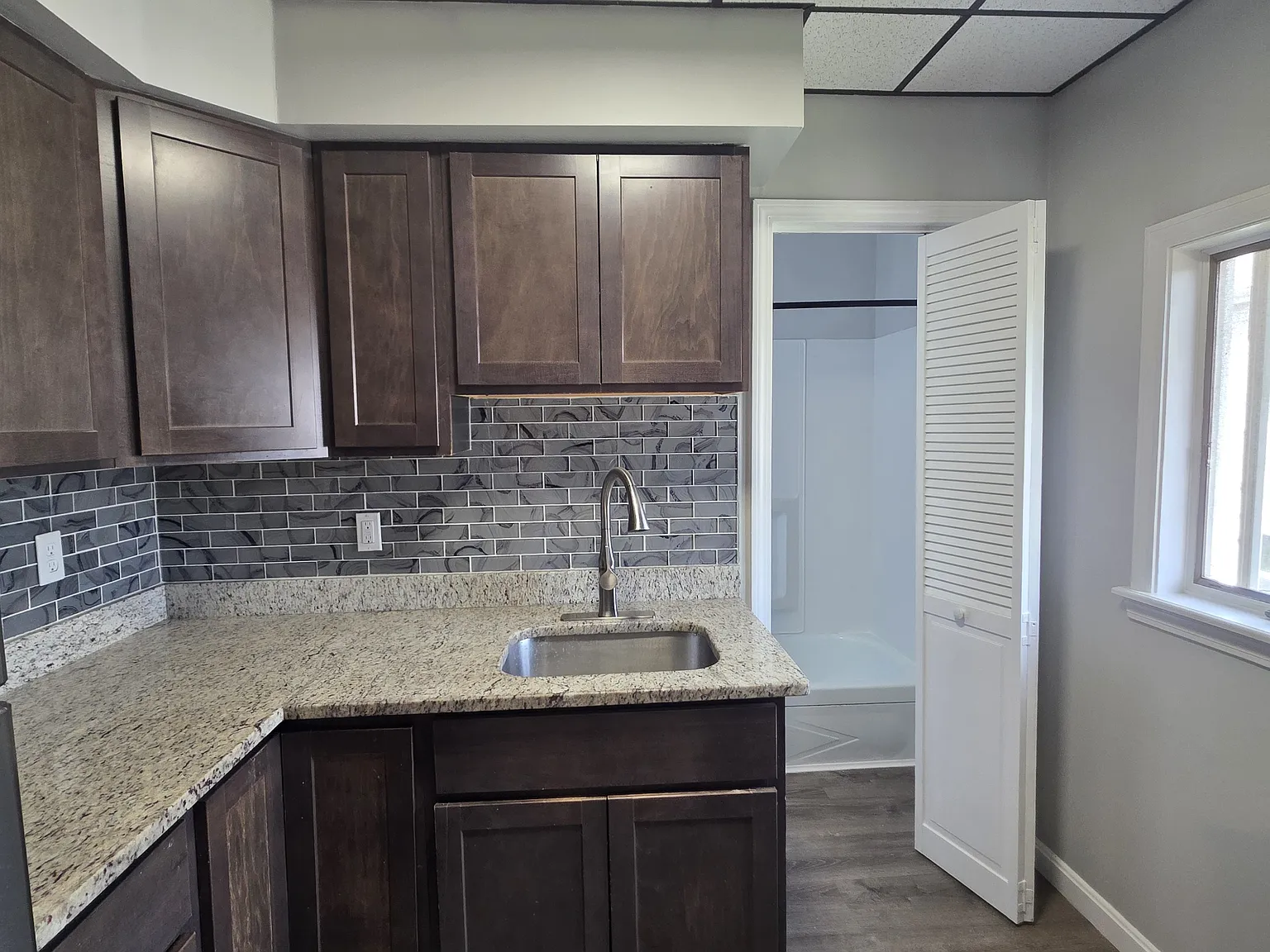 3 bed, 925 sqft, $1,800 — Photo 3
