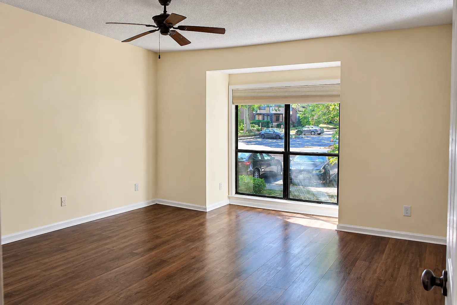 2 bed, 1074 sqft, $1,500 — Photo 3