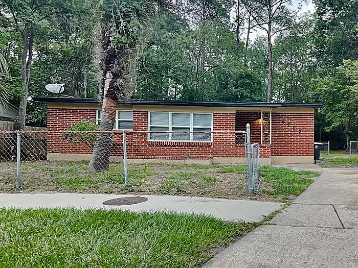 6705 Gaspar Cir E — Photo 1