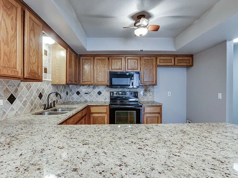 13813 Fairhill Ave — Photo 14