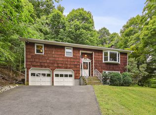 5 Pigott Rd, Mahopac, NY 10541