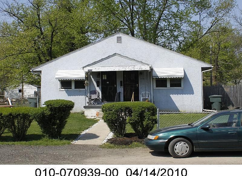 1st image of 2433 Parkwood Ave