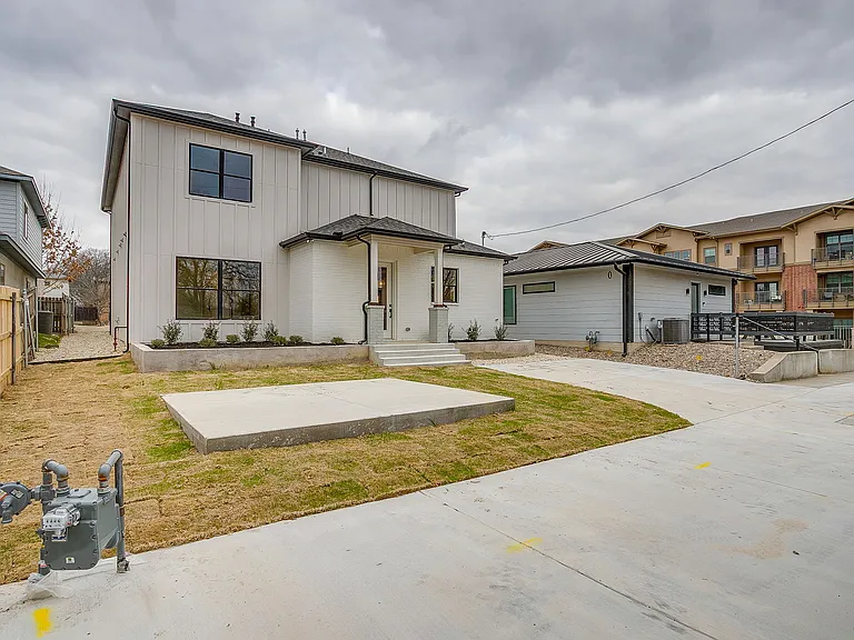 2705 Gordon Ave — Photo 33