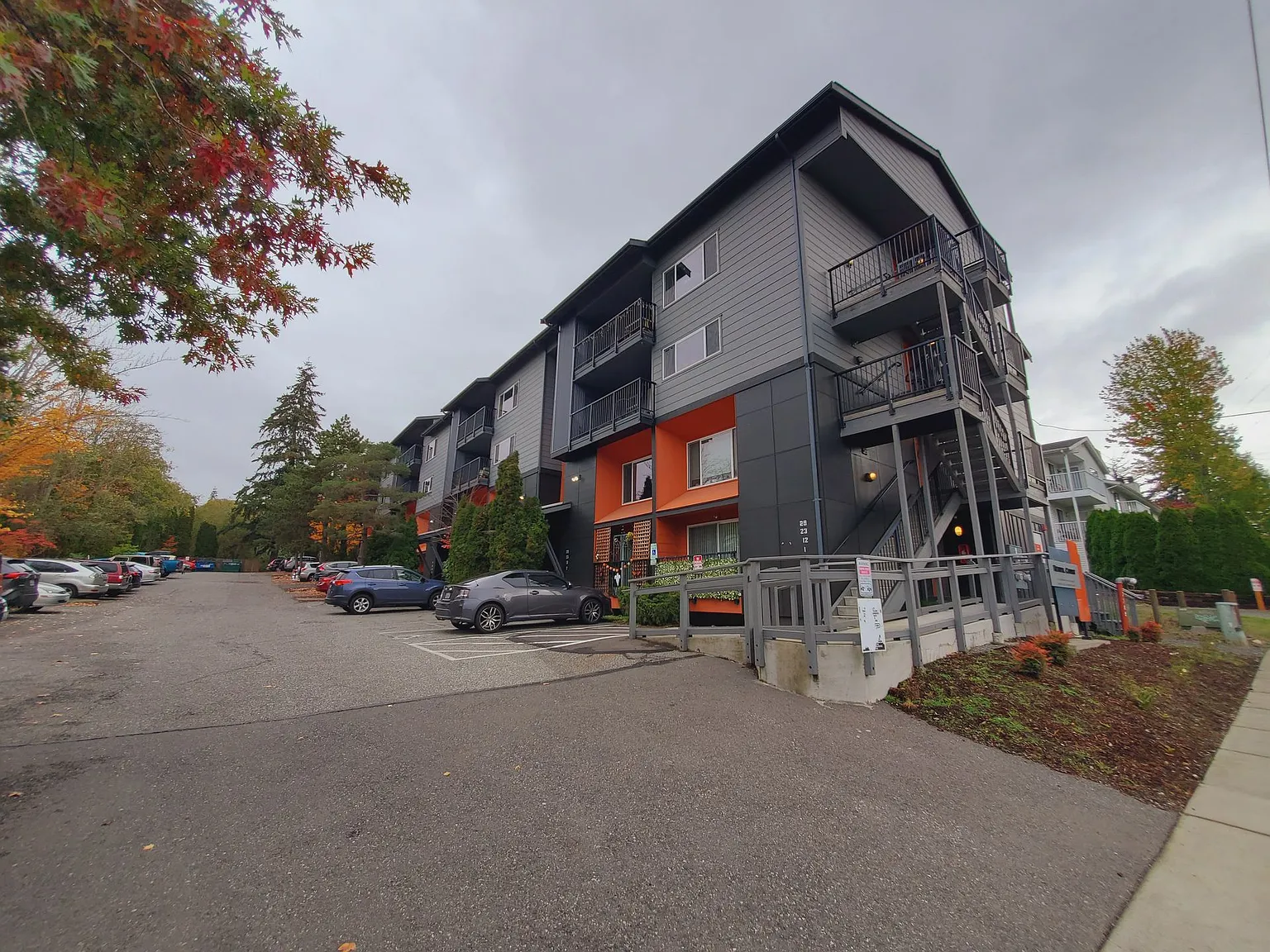 Kendal Court Apartments — Photo 3