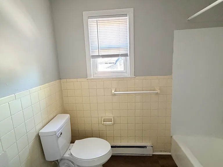 451 Main St #4 — Photo 5