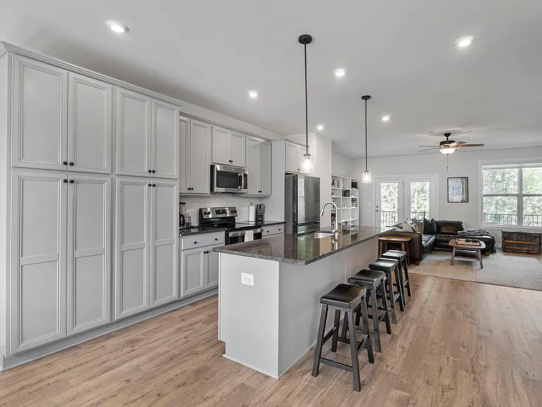 1810 Fowler St — Photo 14