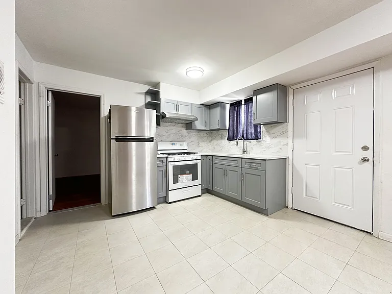 664 Travis Ave #1F — Photo 1