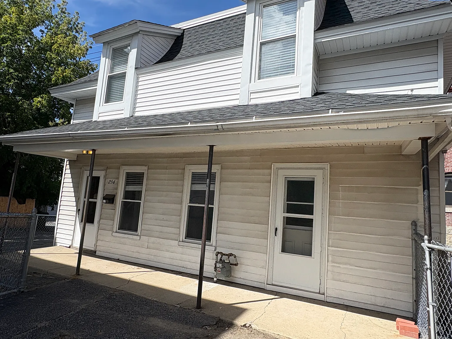 2 bed, 1.5 bath, 1200 sqft, $2,050 — Photo 3