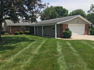 1136 Country Club Dr, Newark, OH 43055