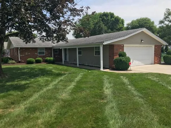 1136 Country Club Dr, Newark, OH 43055