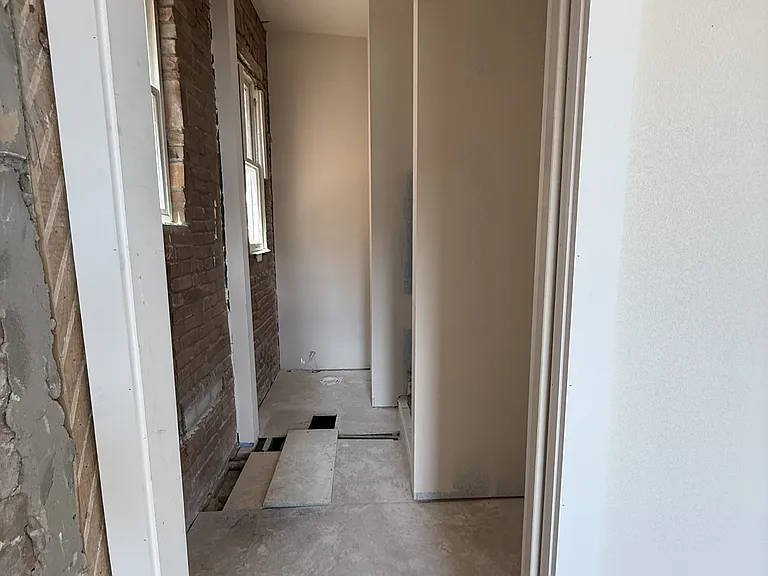 201 W Main St — Photo 33