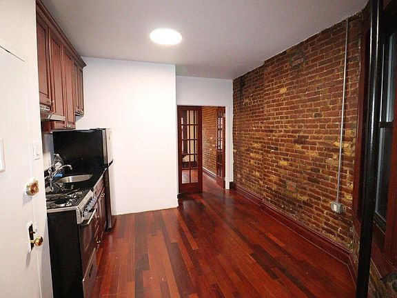 5th image of 229 E 10th St APT 10