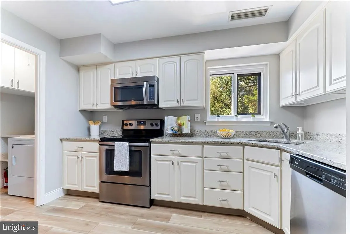 2 bed, 1299 sqft, $2,850 — Photo 2