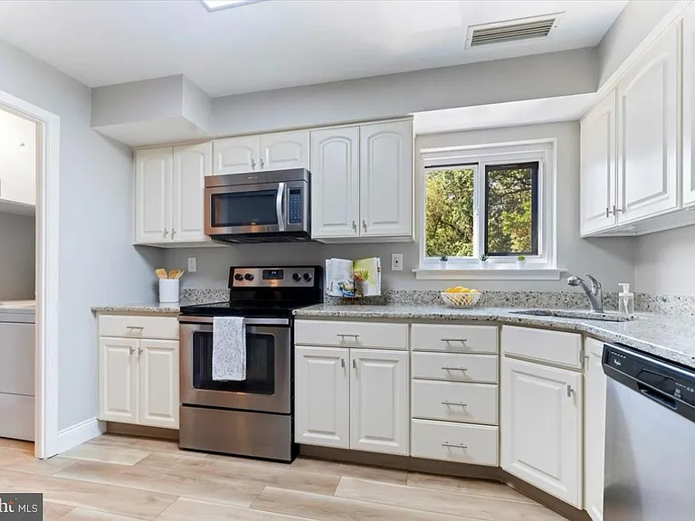 1750 Oakwood Ter #16C — Photo 4
