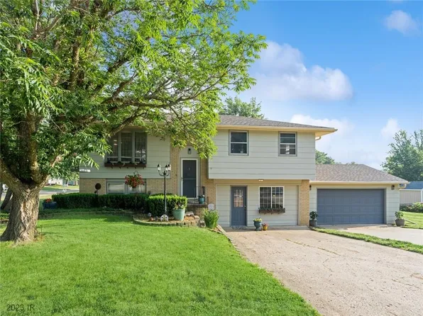 835 Elm St, Carlisle, IA 50047