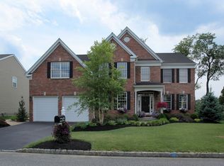 33 Crestview Dr, Clinton, NJ 08809