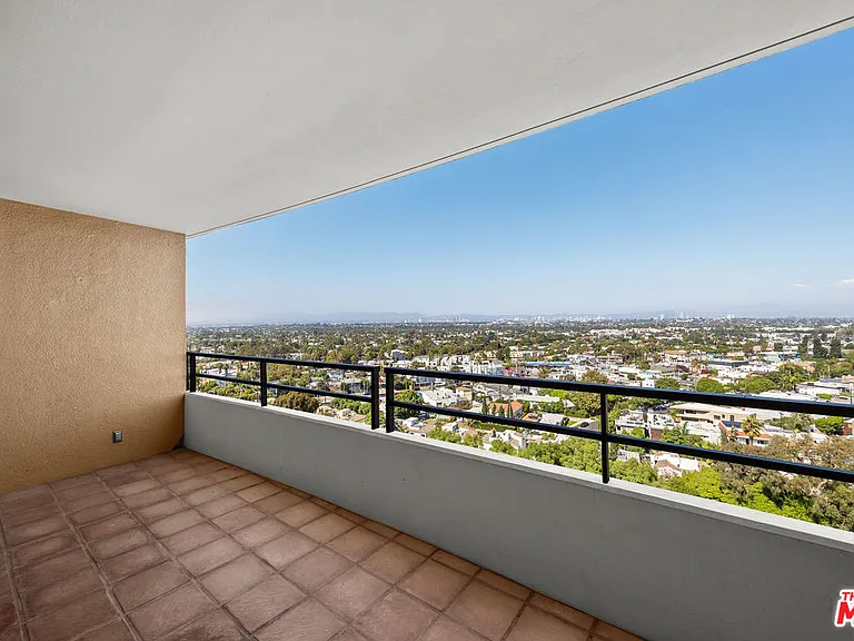 4316 Marina City Dr #1033 — Photo 10