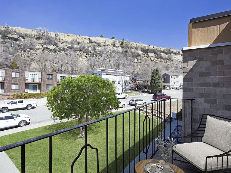 2022 Burnstead Dr — Photo 3