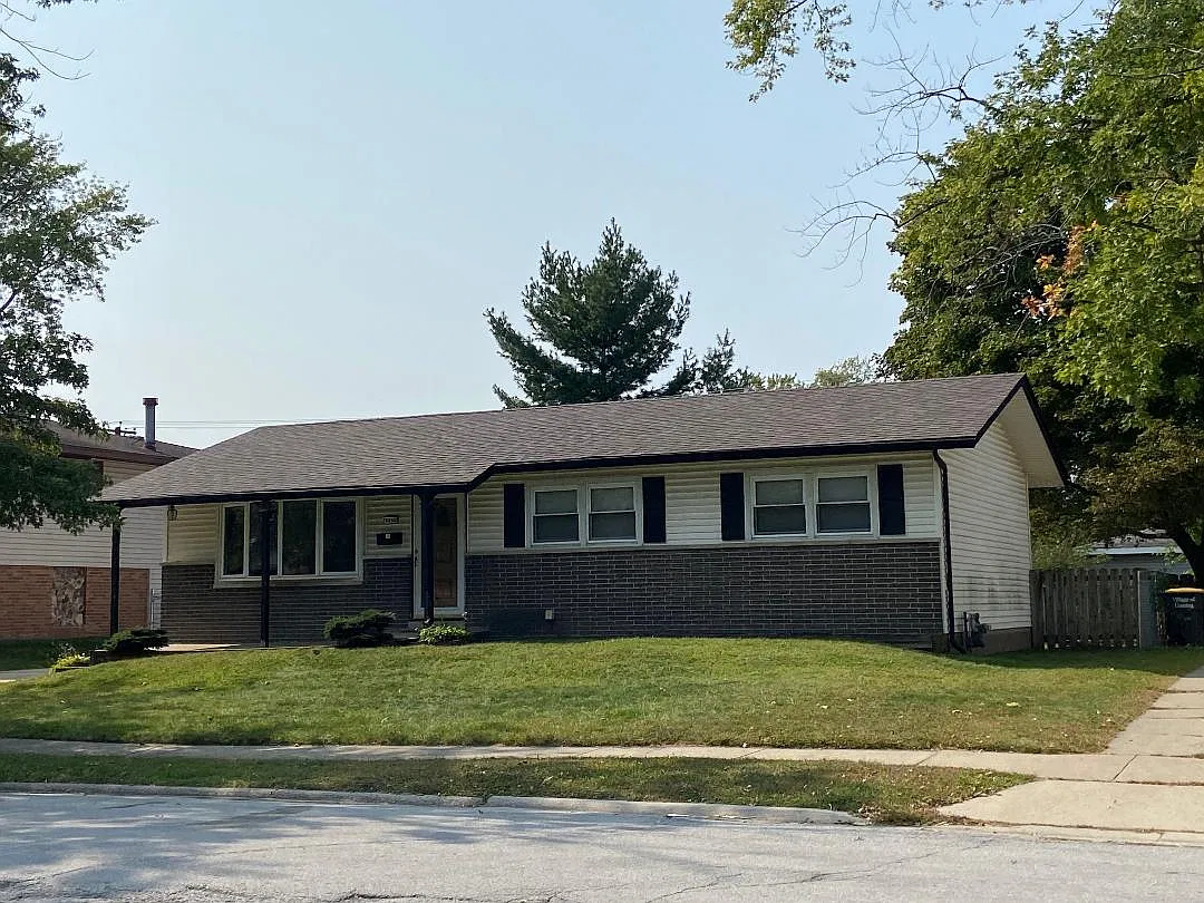 3 bed, 1200 sqft, $2,200 — Photo 1