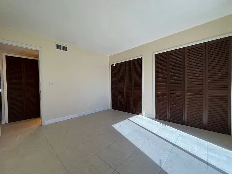 121 Caribbean St #8B — Photo 9