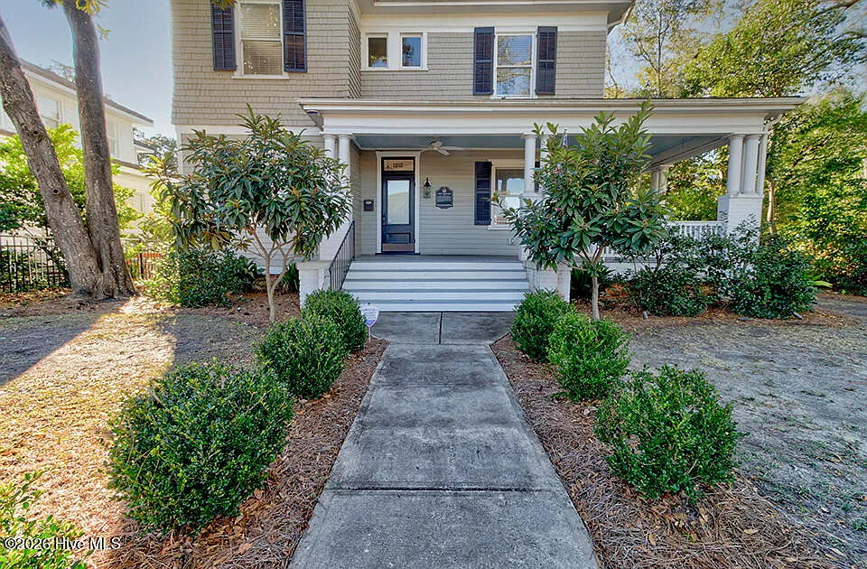4 bed, 2.5 bath, $2,800 — Photo 2
