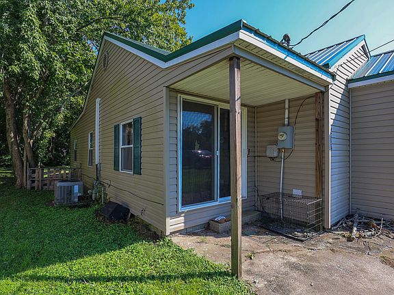 4th image of 214 Oaks Rd