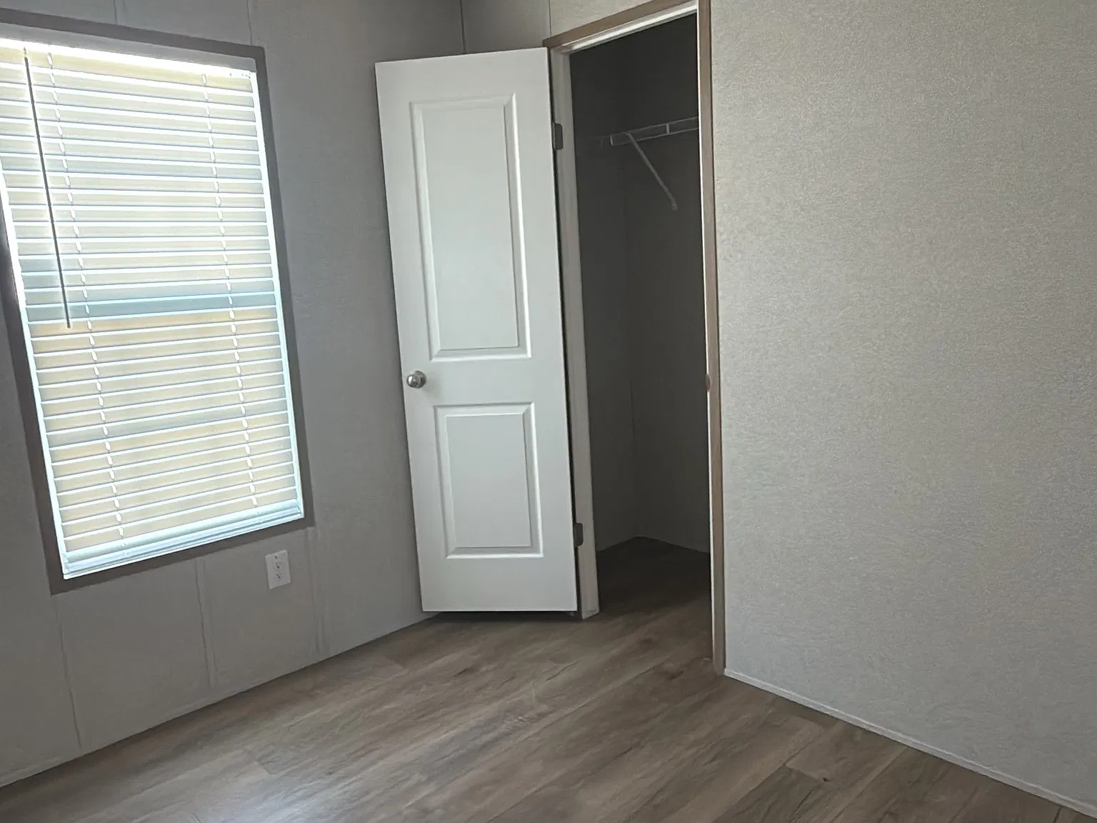 3 bed, $1,800 — Photo 2