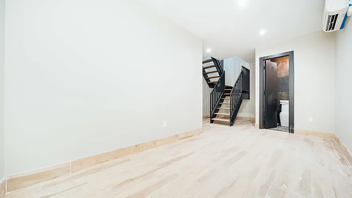 Rented by Nooklyn NYC LLC | media 46