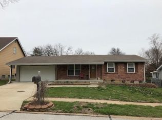 691 Walnut Point Ct, Ballwin, MO 63021