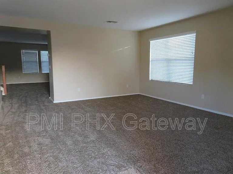 1139 E Lowell Ct — Photo 3