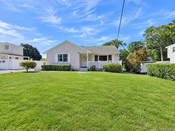 80 Carroll Avenue, Ronkonkoma, NY 11779