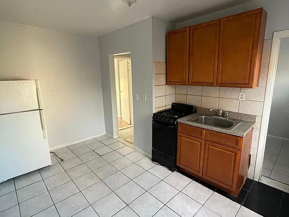 1st image of 195 N 13th St #1