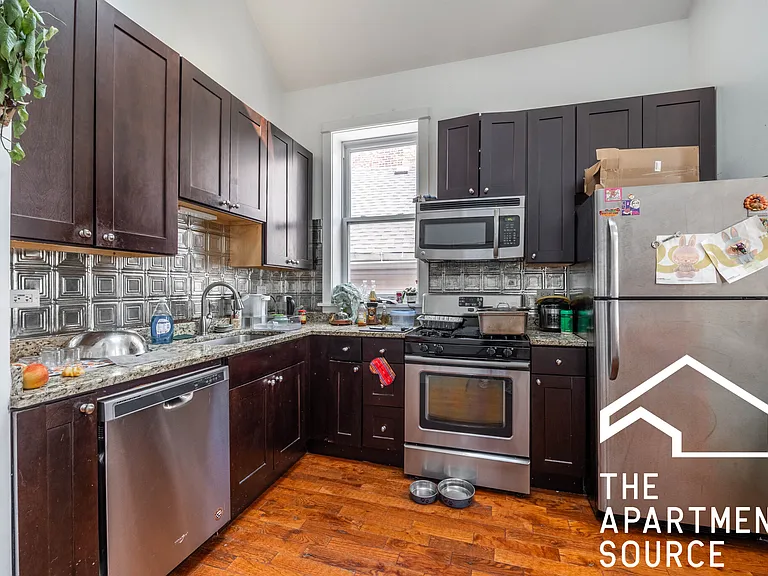 1820 S Throop St #2F — Photo 2