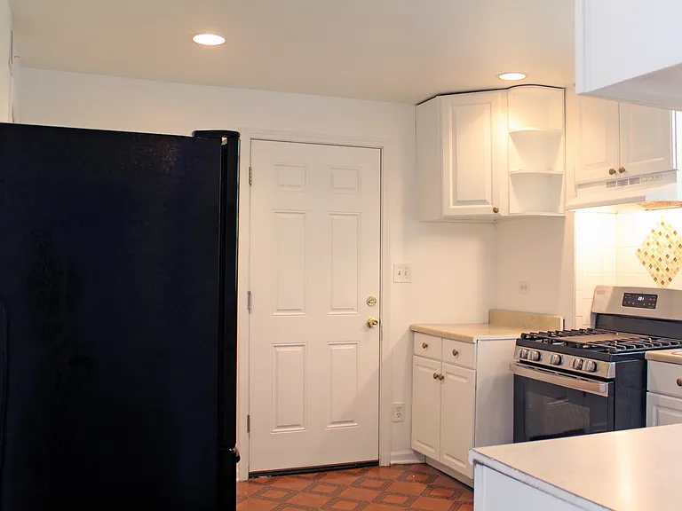2025 W 35th St #2F — Photo 29
