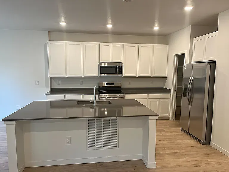 2260 Crescent Cir W — Photo 3