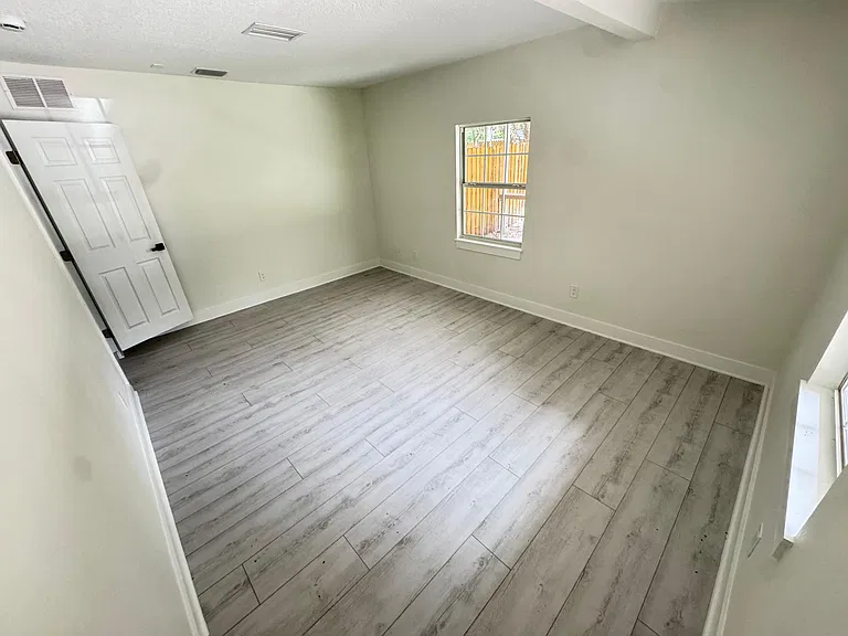 4358 Bedford Rd — Photo 4