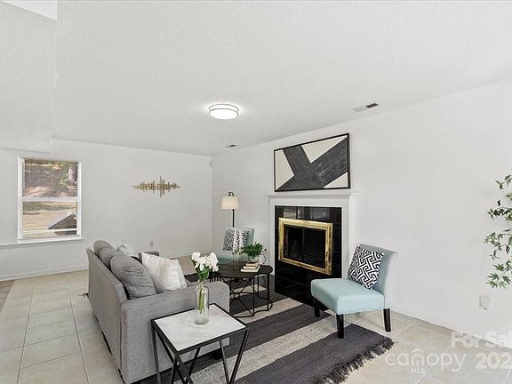 4th image of 2828 Silkstream Ln