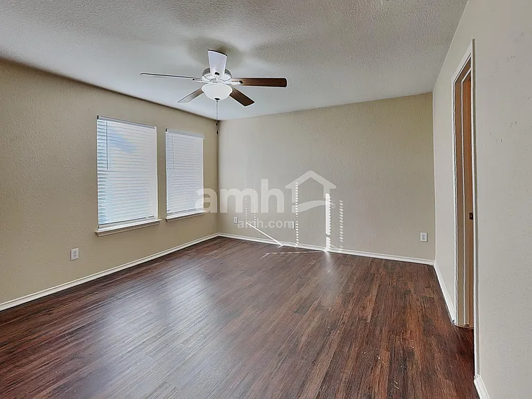115 Karrie Dr — Photo 11