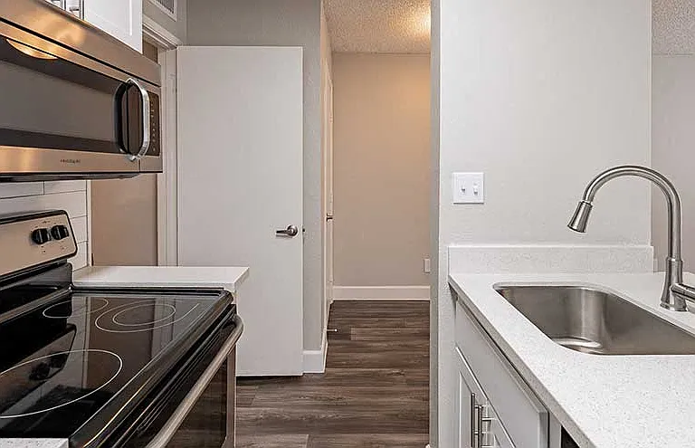 Parq on 50th Apartments — Photo 3