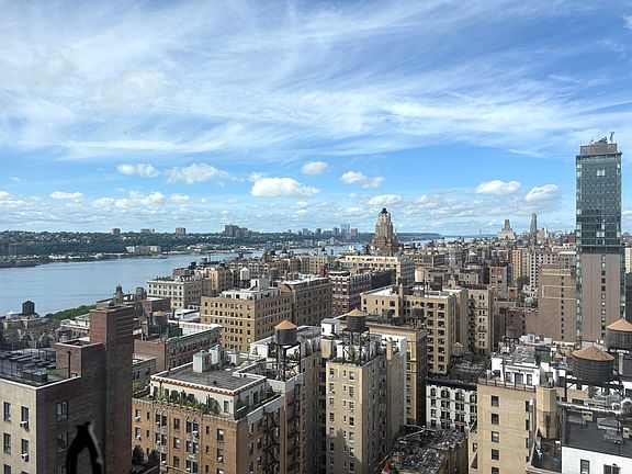 5th image of 275 W 96th St APT 30B