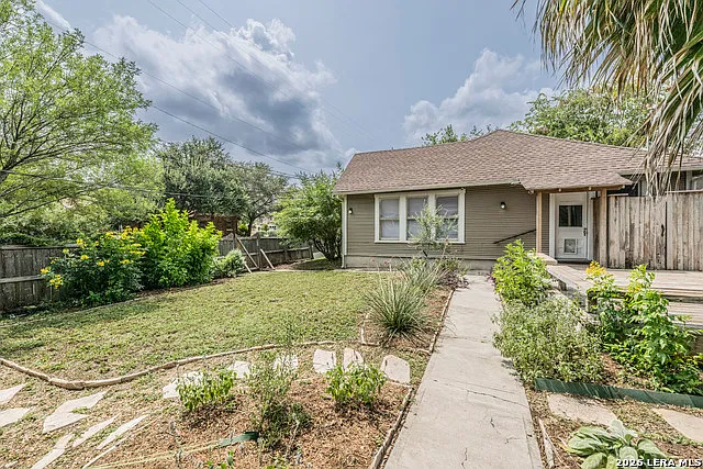 3 bed, 1.0 bath, 1880 sqft, $2,200 — Photo 3
