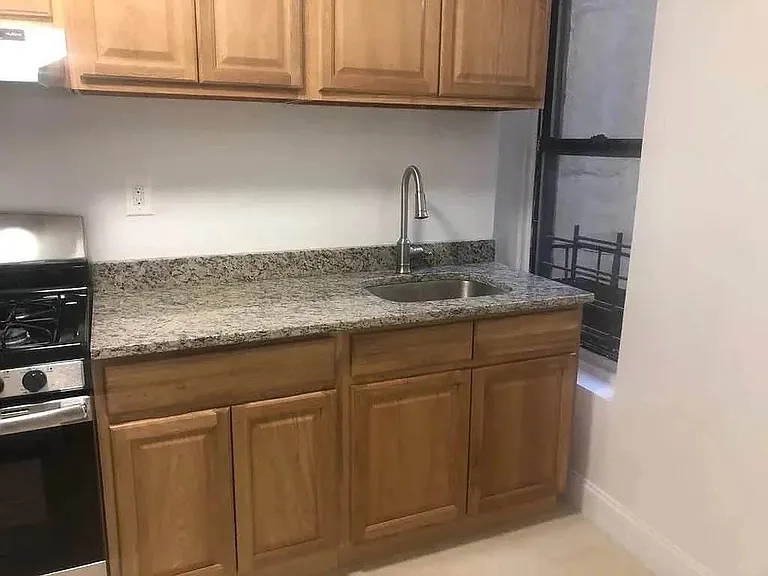 428 E 116th St #14 — Photo 8