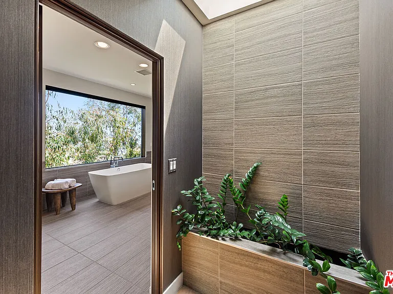 2826 Las Alturas St — Photo 25
