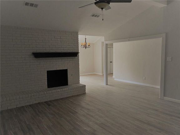 4th image of 31 Lakewood Dr