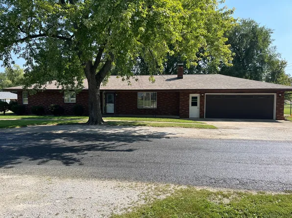 103 N Pearl St, Le Roy, IL 61752
